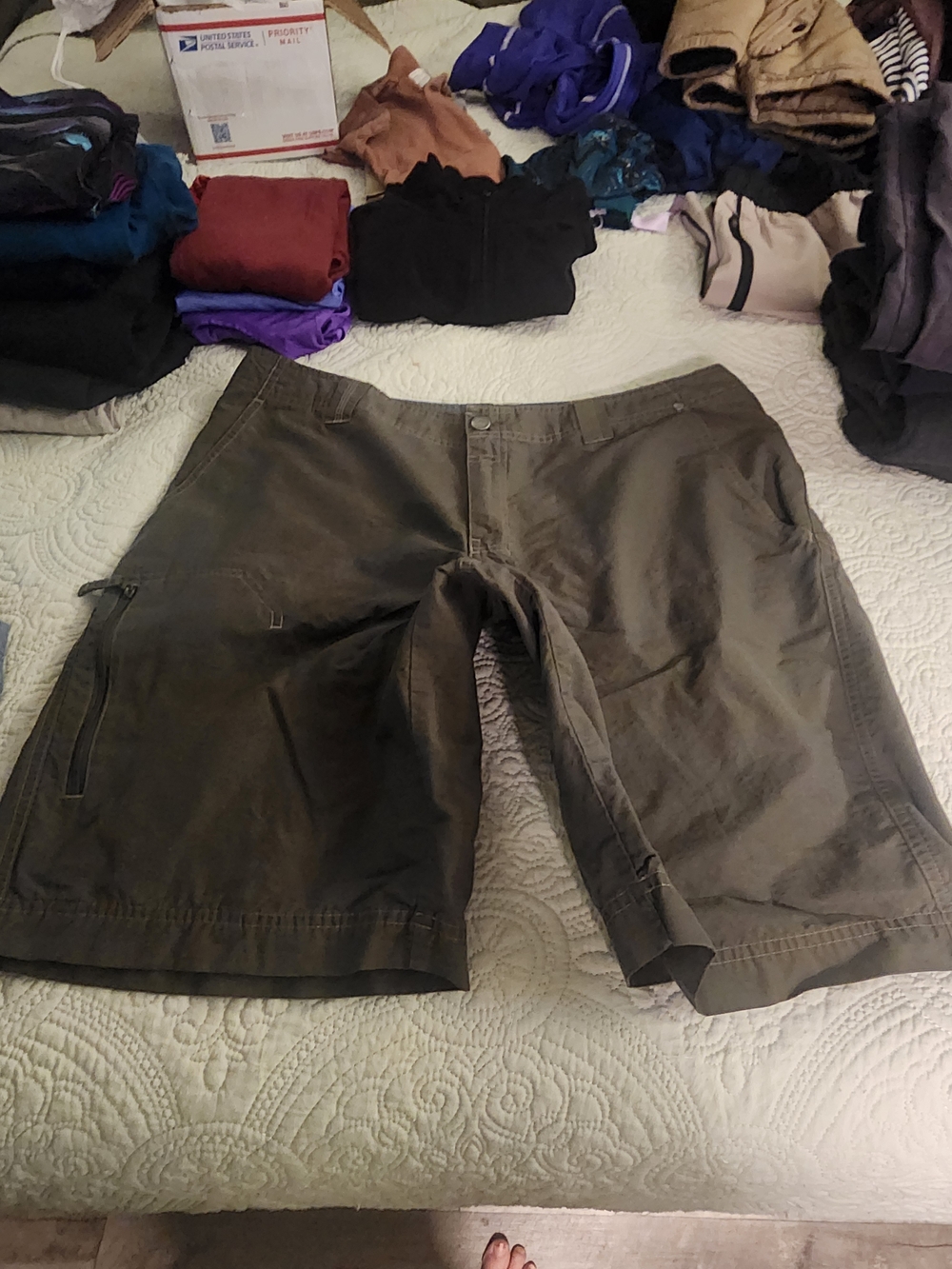 Columbia Men's Olive Cargo Shorts